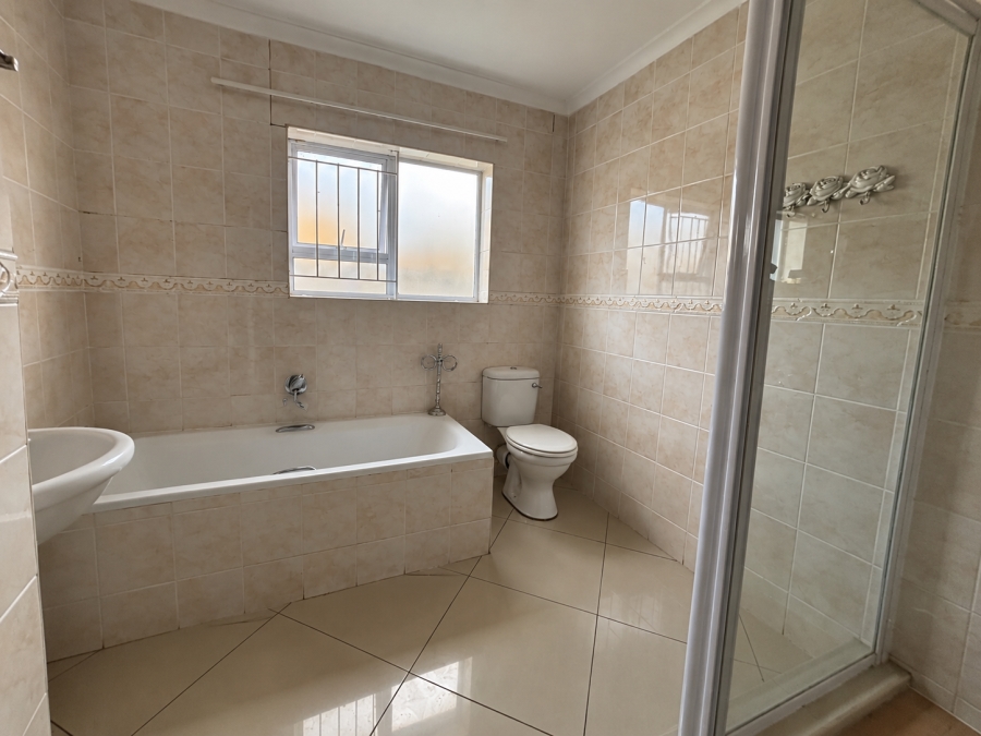 To Let 3 Bedroom Property for Rent in Eikenbosch Western Cape